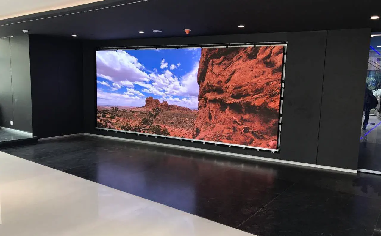 Smart-Display-Solutions-Outdoor-LED-Video-Walls-for-Public-Spaces